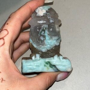 Flower agate owl carving
